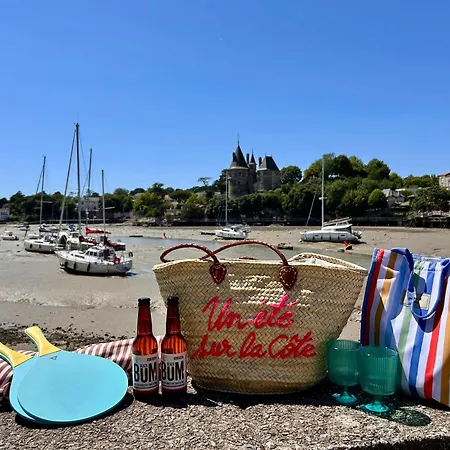 à Avec Balcon, à Proximité